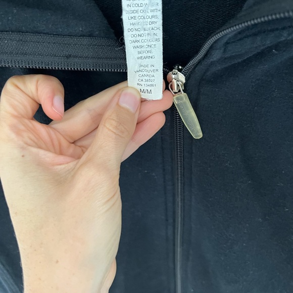 Black One Tooth Yoga Sweater - Picture 3 of 4